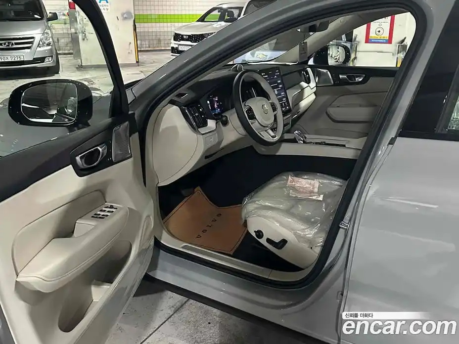 Volvo XC60 2026 2.0 автомат (гидро), фото 10