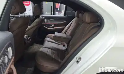 Mercedes-Benz E-Class 2023 2.0 автомат (гидро), миниатюра 12