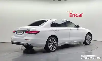 Mercedes-Benz E-Class 2023 2.0 автомат (гидро), миниатюра 2