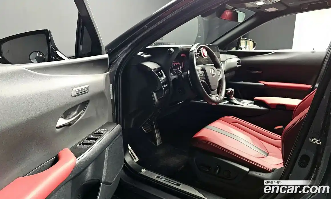 Lexus UX 2023 2.0 автомат (гидро), фото 13 Lexus UX 2023 2.0 автомат (гидро), фото 13