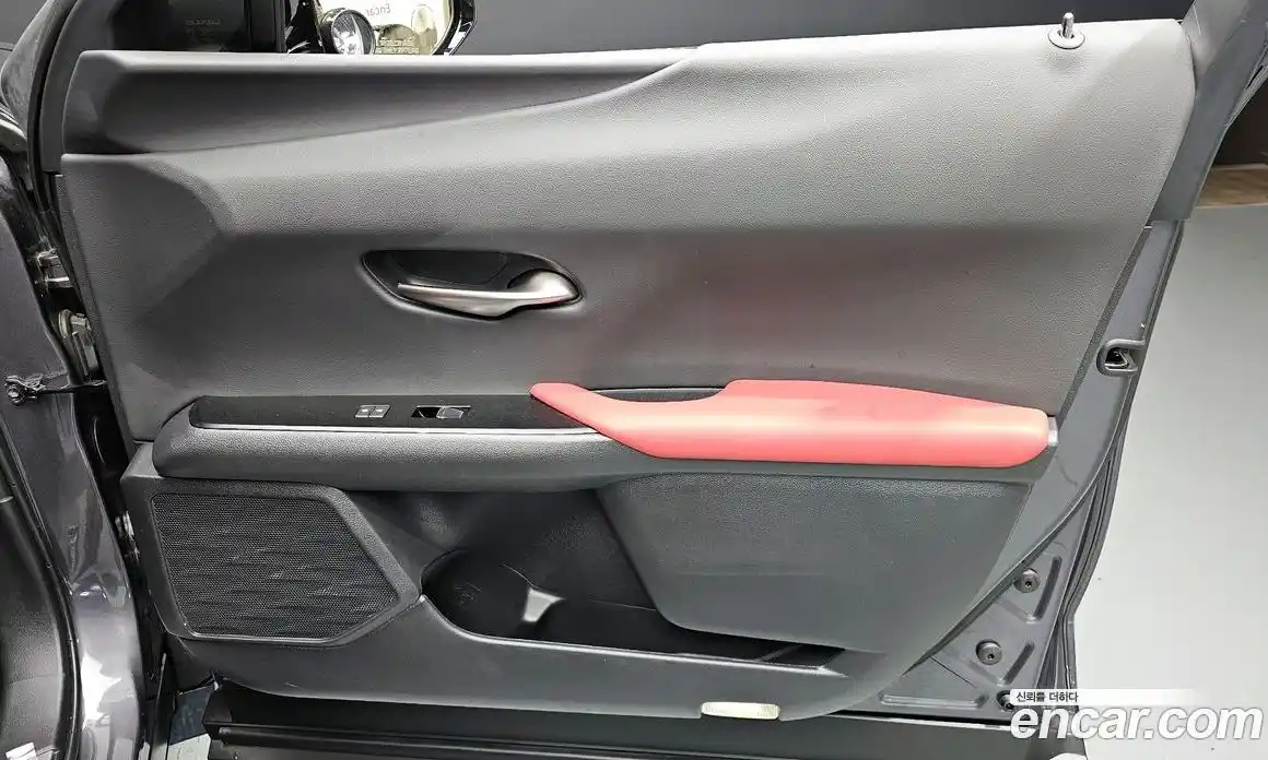 Lexus UX 2023 2.0 автомат (гидро), фото 14 Lexus UX 2023 2.0 автомат (гидро), фото 14