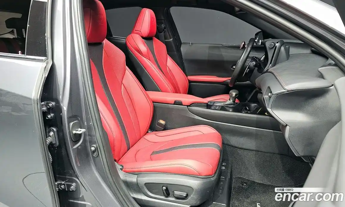 Lexus UX 2023 2.0 автомат (гидро), фото 17 Lexus UX 2023 2.0 автомат (гидро), фото 17