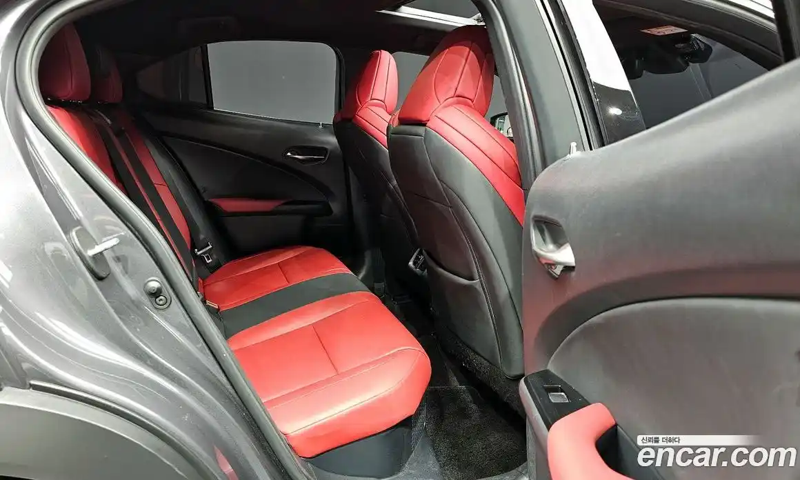 Lexus UX 2023 2.0 автомат (гидро), фото 18 Lexus UX 2023 2.0 автомат (гидро), фото 18