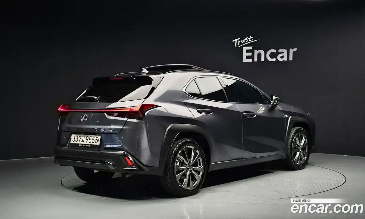 Lexus UX 2023 2.0 автомат (гидро), фото 2 Lexus UX 2023 2.0 автомат (гидро), фото 2