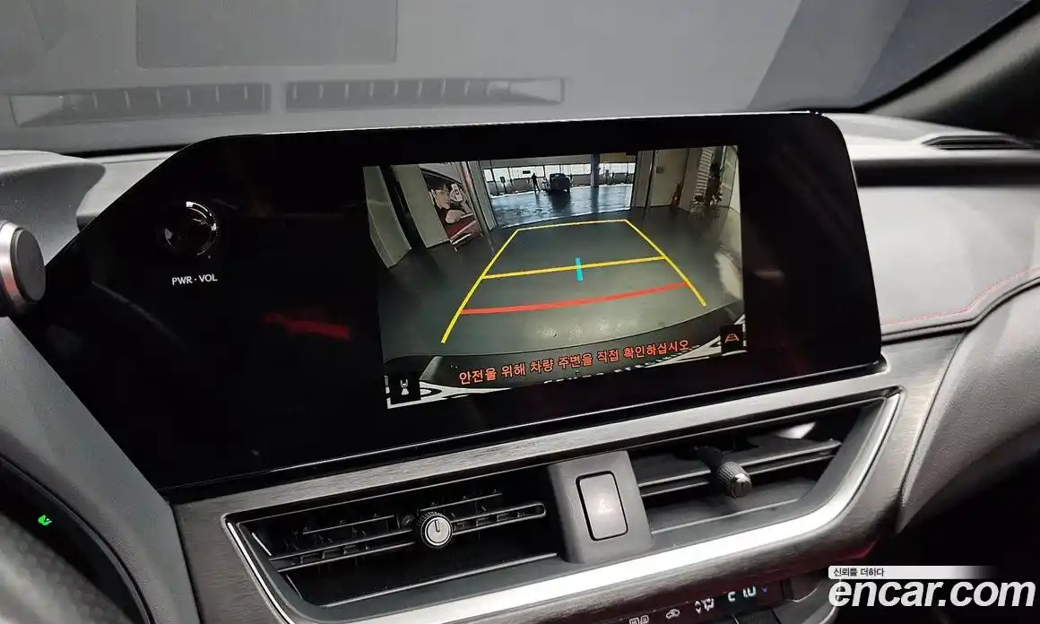 Lexus UX 2023 2.0 автомат (гидро), фото 23 Lexus UX 2023 2.0 автомат (гидро), фото 23