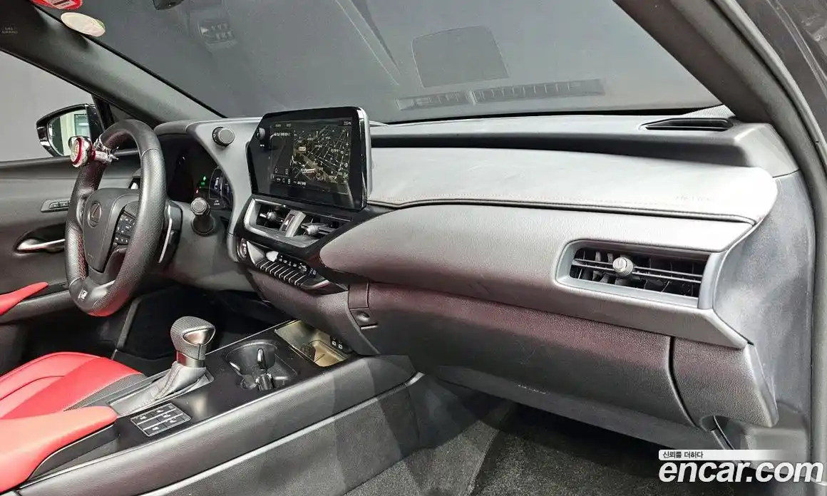 Lexus UX 2023 2.0 автомат (гидро), фото 30 Lexus UX 2023 2.0 автомат (гидро), фото 30