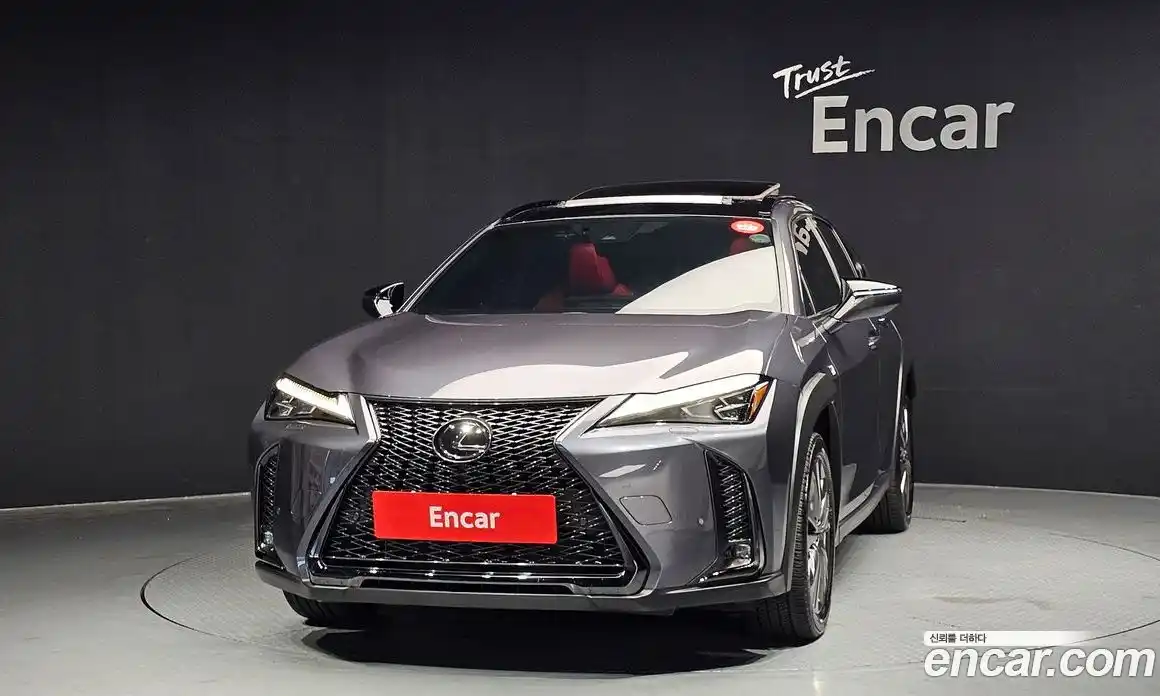 Lexus UX 2023 2.0 автомат (гидро), фото 3 Lexus UX 2023 2.0 автомат (гидро), фото 3