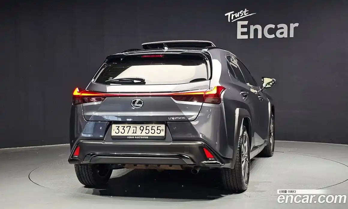 Lexus UX 2023 2.0 автомат (гидро), фото 4 Lexus UX 2023 2.0 автомат (гидро), фото 4