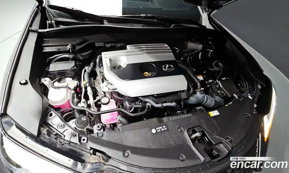 Lexus UX 2023 2.0 автомат (гидро), фото 6 Lexus UX 2023 2.0 автомат (гидро), фото 6