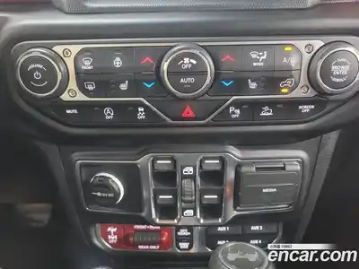 Jeep Wrangler 2023 2.0 автомат (гидро), миниатюра 11
