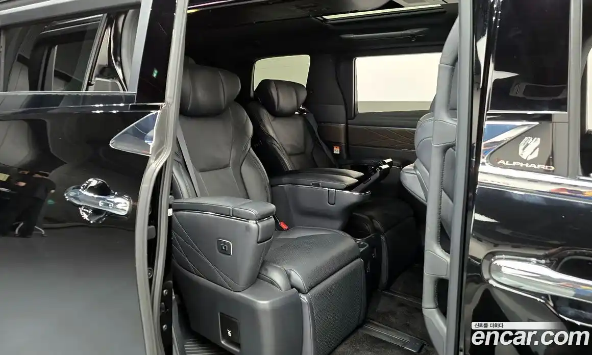 Toyota Alphard 2024 2.5 автомат (гидро), фото 11 Toyota Alphard 2024 2.5 автомат (гидро), фото 11
