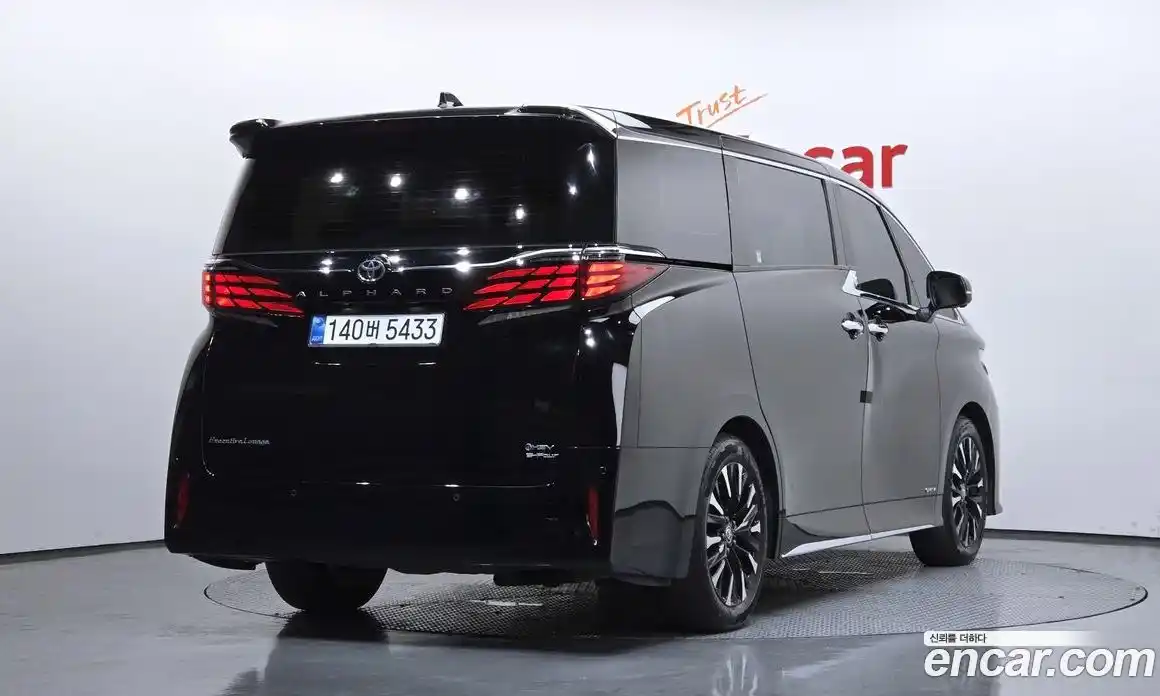 Toyota Alphard 2024 2.5 автомат (гидро), фото 2 Toyota Alphard 2024 2.5 автомат (гидро), фото 2