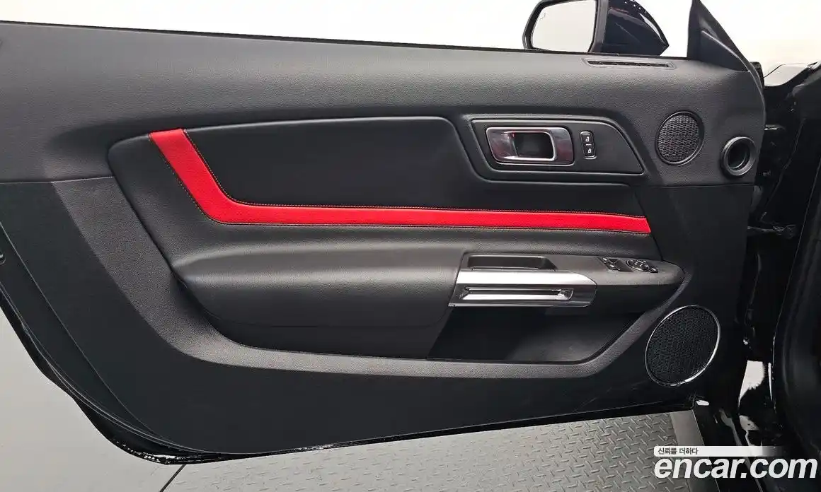 Ford Mustang 2023 2.3 автомат (гидро), фото 14