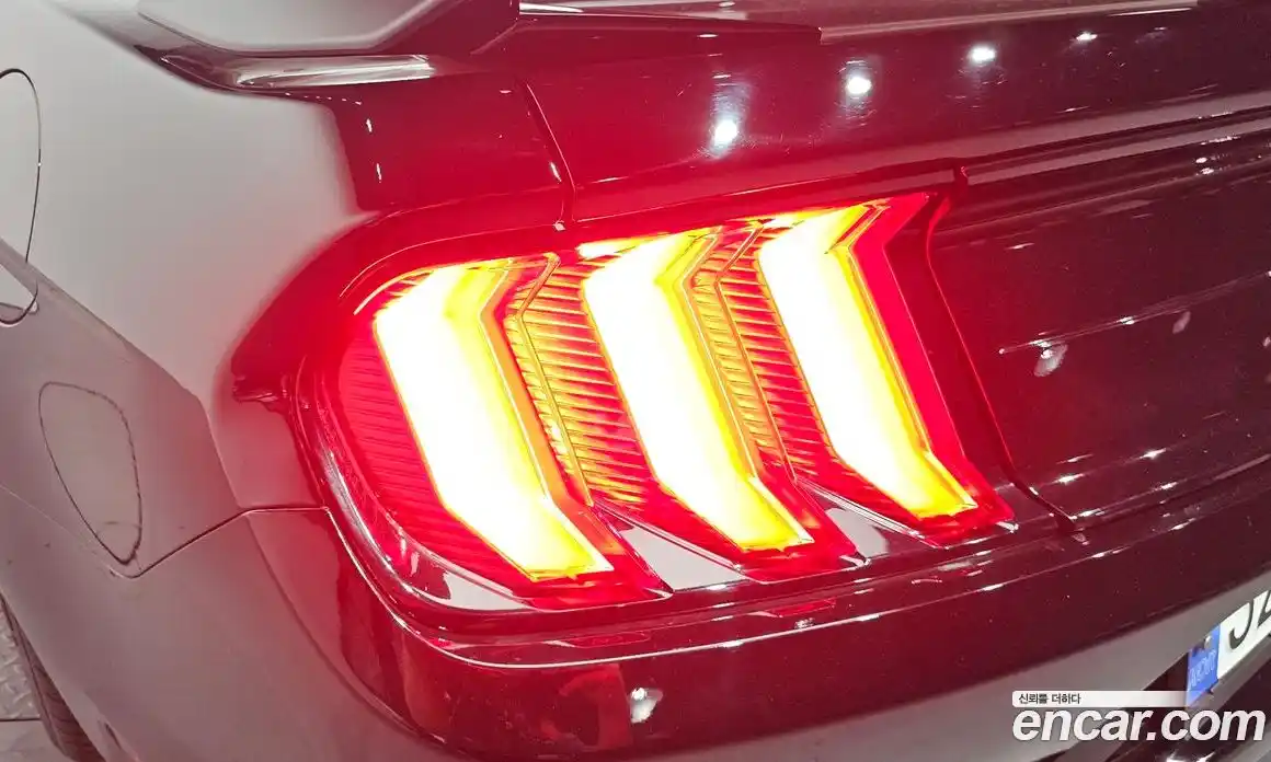 Ford Mustang 2023 2.3 автомат (гидро), фото 9