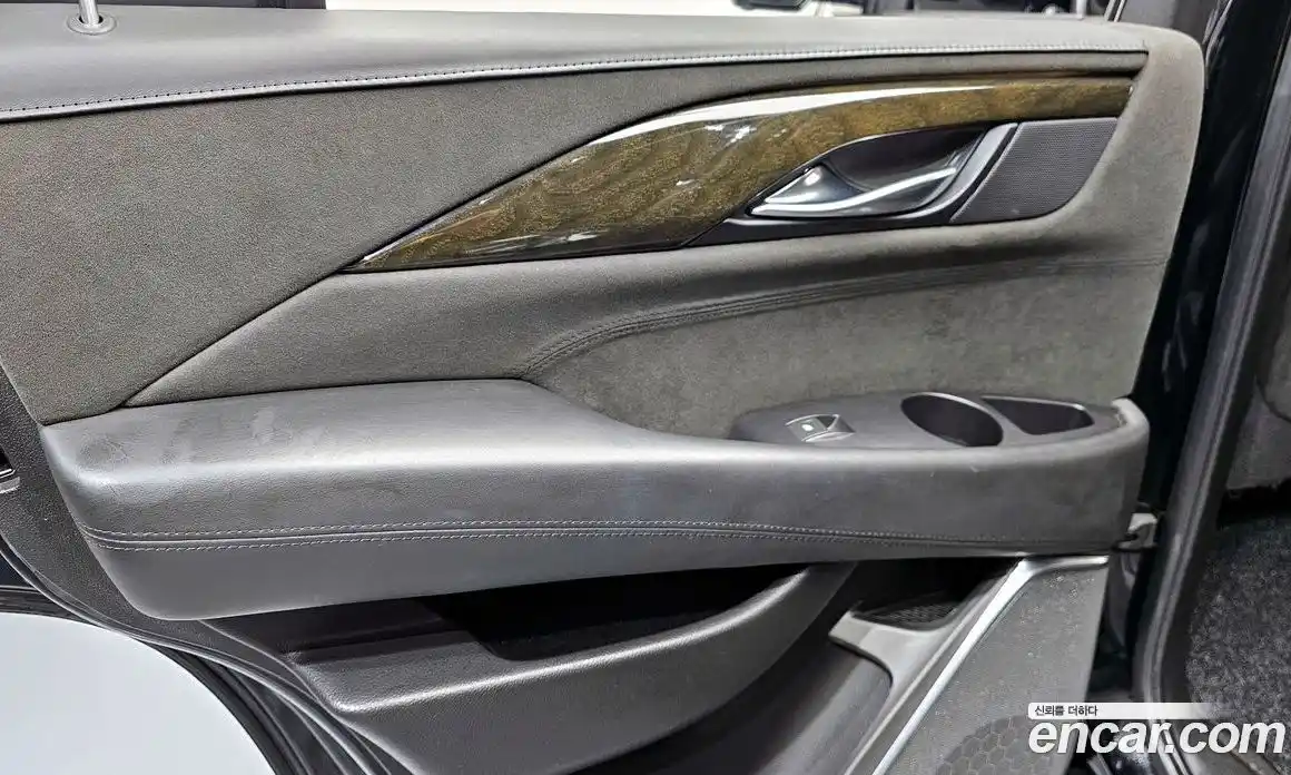 Cadillac Escalade 2019 6.2 автомат (гидро), фото 15 Cadillac Escalade 2019 6.2 автомат (гидро), фото 15