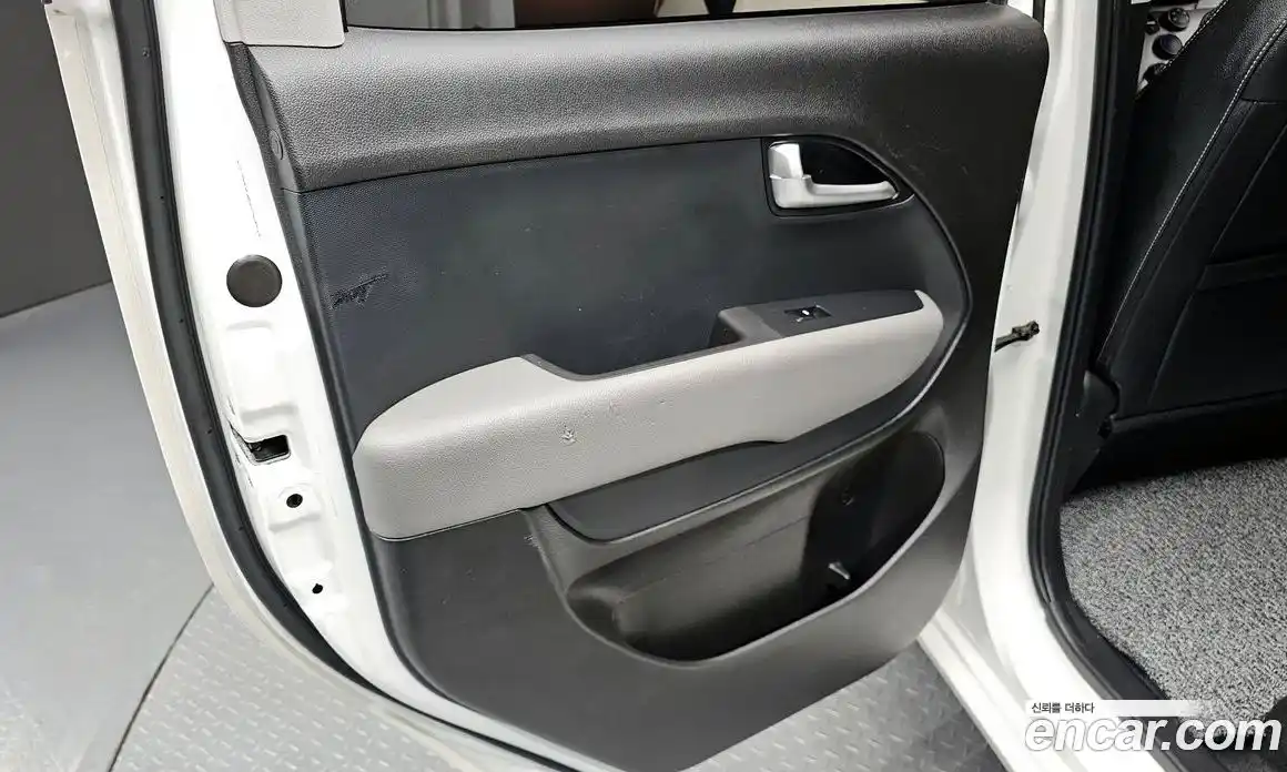Kia Ray 2022 1.0 автомат (гидро), фото 14