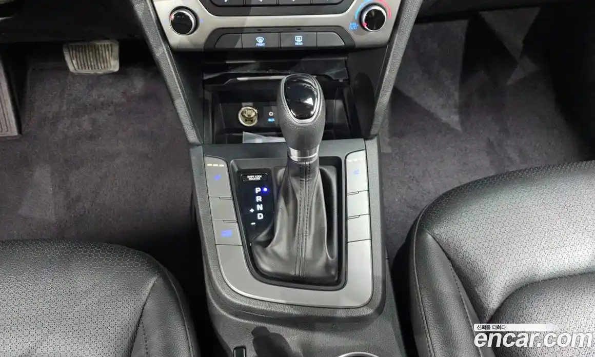 Hyundai Avante 2018 1.6 автомат (гидро), фото 12