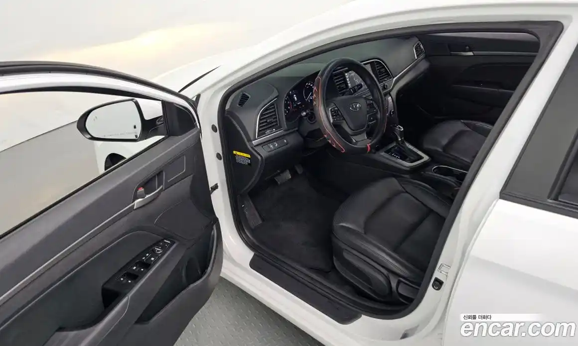 Hyundai Avante 2018 1.6 автомат (гидро), фото 13