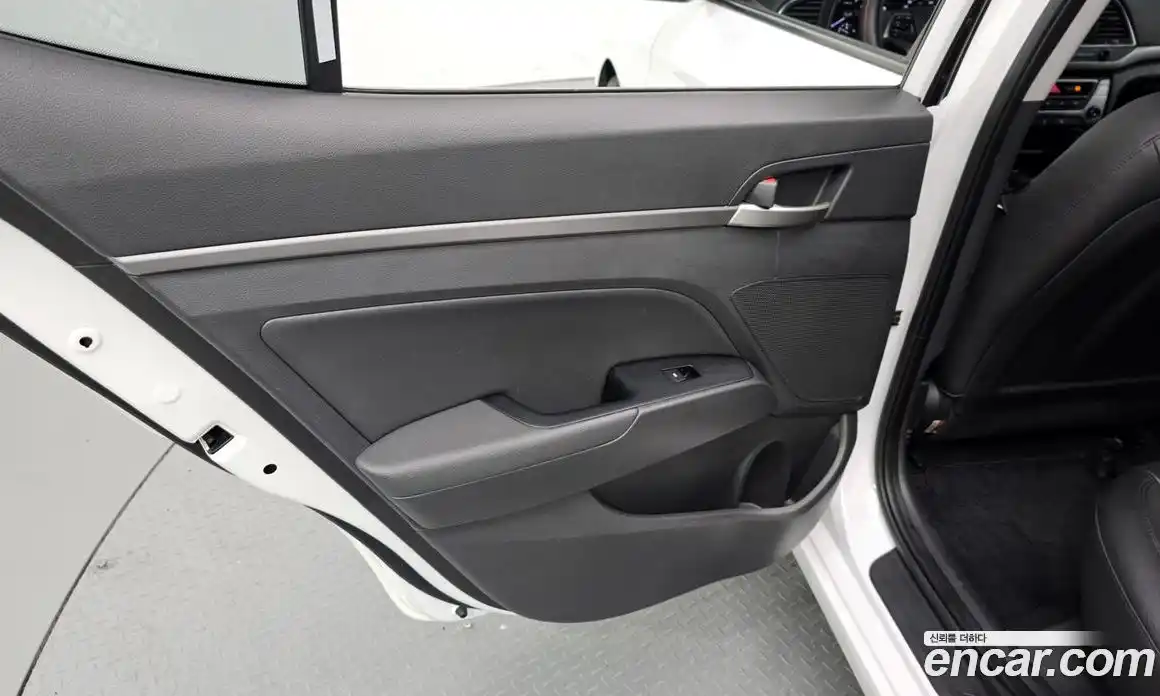 Hyundai Avante 2018 1.6 автомат (гидро), фото 15