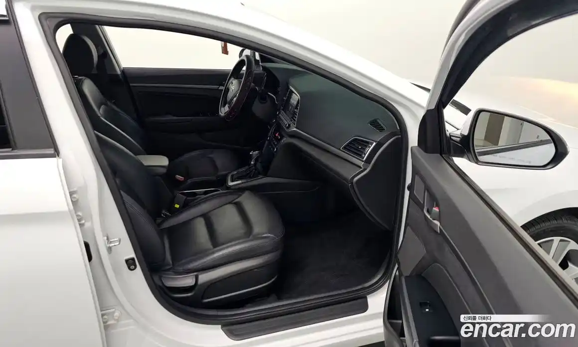 Hyundai Avante 2018 1.6 автомат (гидро), фото 16