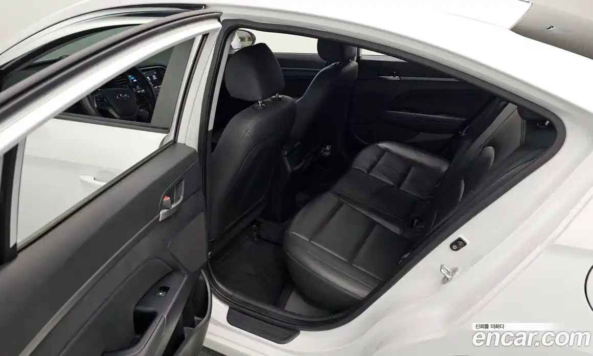 Hyundai Avante 2018 1.6 автомат (гидро), фото 17