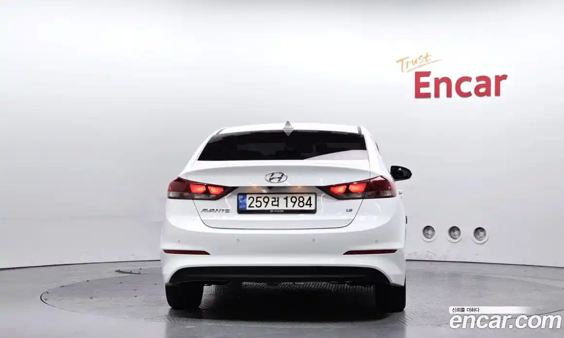 Hyundai Avante 2018 1.6 автомат (гидро), фото 4