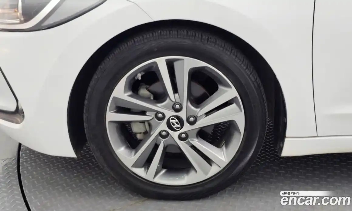 Hyundai Avante 2018 1.6 автомат (гидро), фото 5