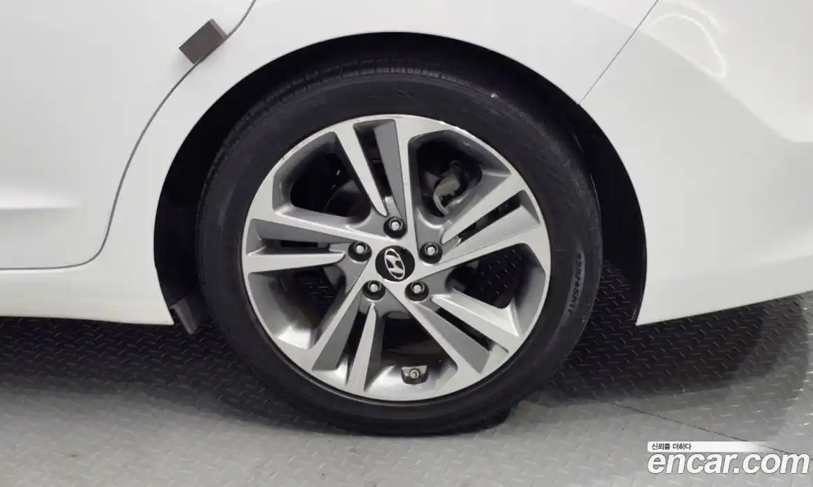Hyundai Avante 2018 1.6 автомат (гидро), фото 7