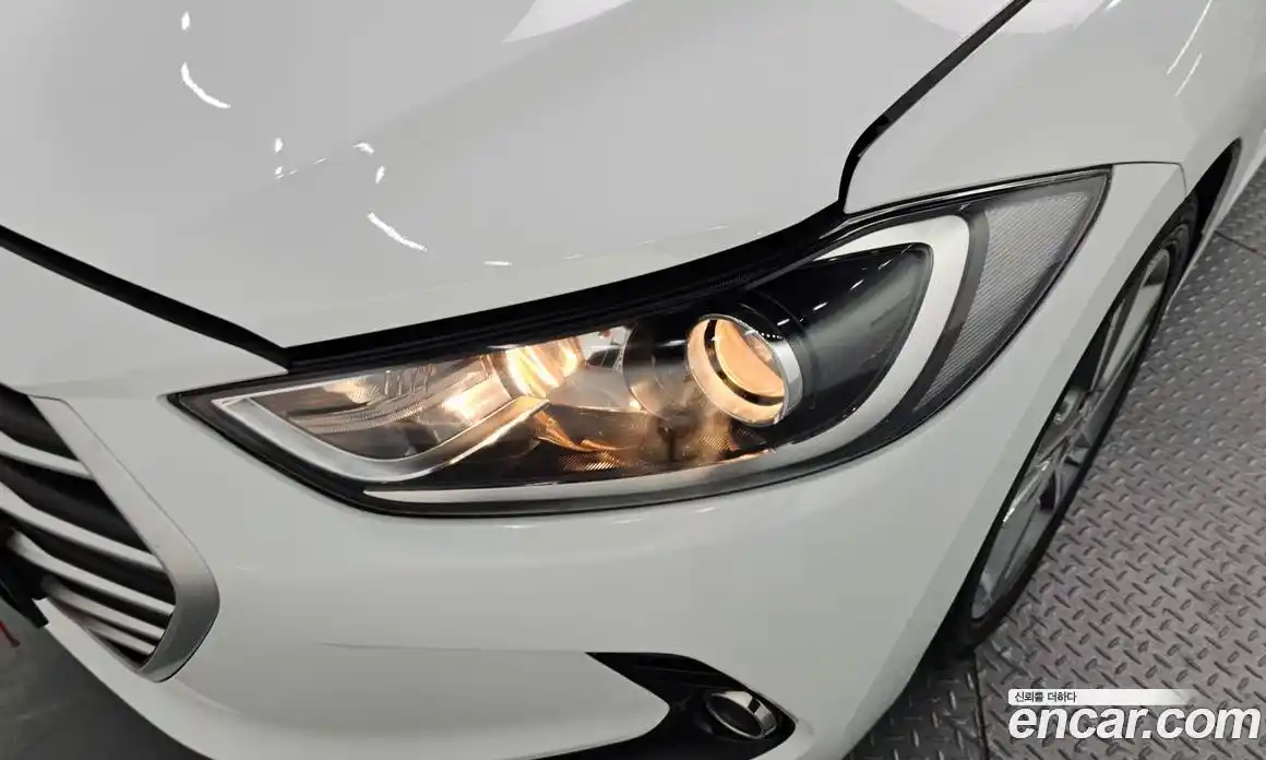 Hyundai Avante 2018 1.6 автомат (гидро), фото 8