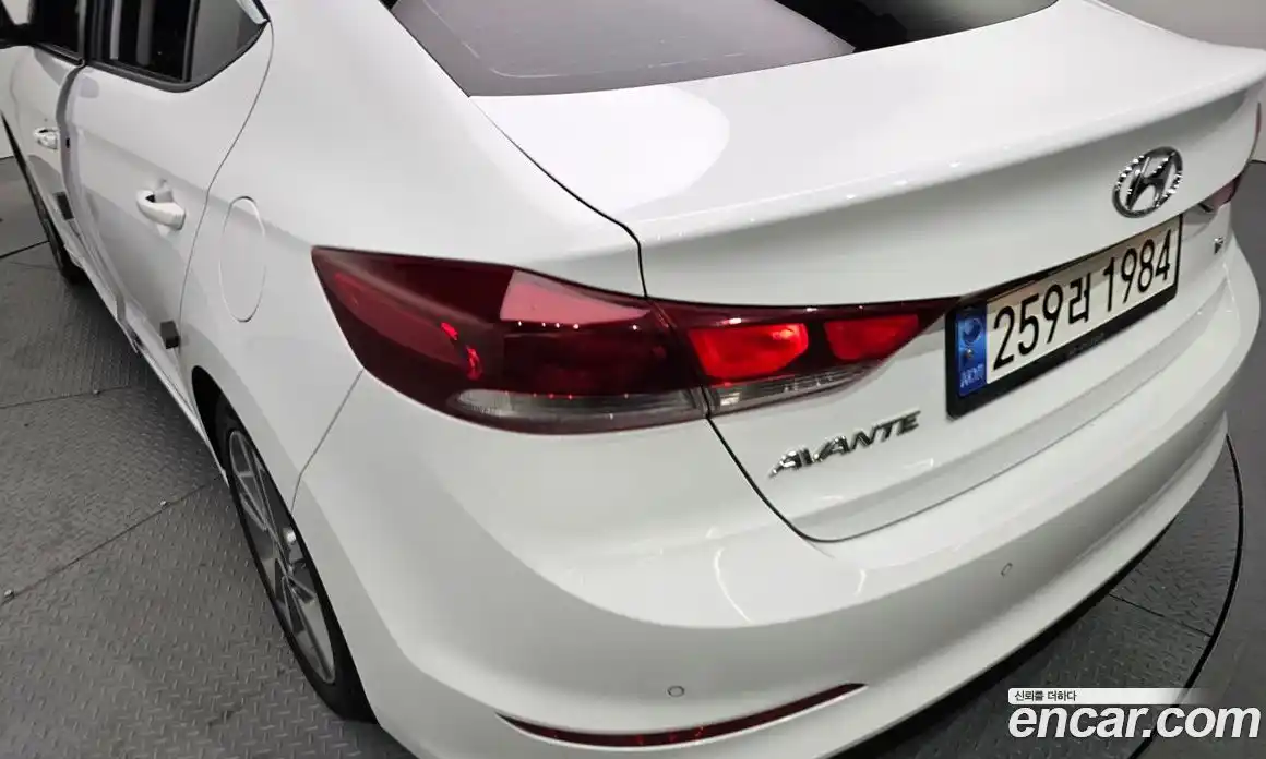Hyundai Avante 2018 1.6 автомат (гидро), фото 9