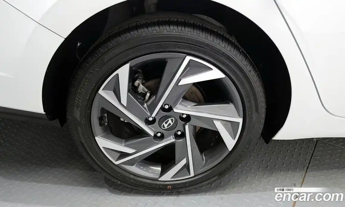 Hyundai Avante 2024 1.6 автомат (гидро), фото 5
