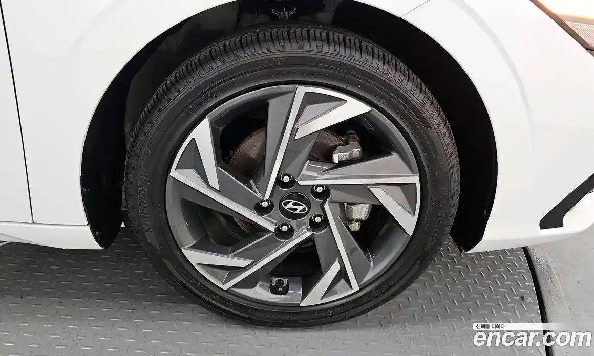 Hyundai Avante 2024 1.6 автомат (гидро), фото 7
