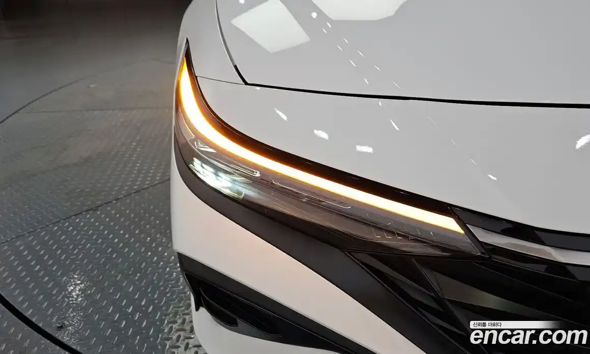 Hyundai Avante 2024 1.6 автомат (гидро), фото 8