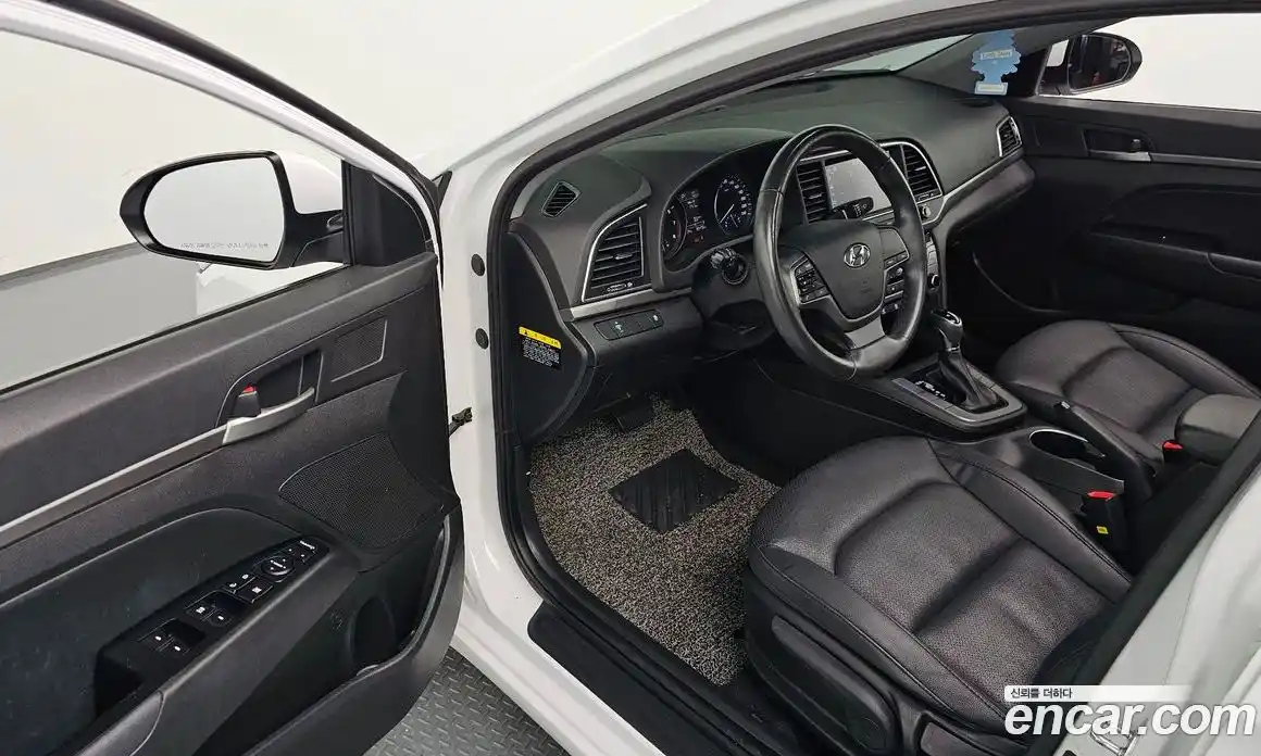 Hyundai Avante 2018 1.6 автомат (гидро), фото 13