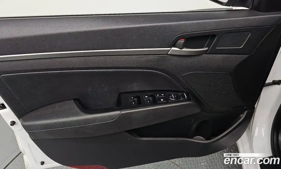 Hyundai Avante 2018 1.6 автомат (гидро), фото 14