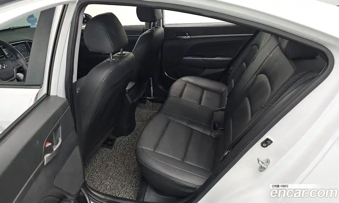 Hyundai Avante 2018 1.6 автомат (гидро), фото 16