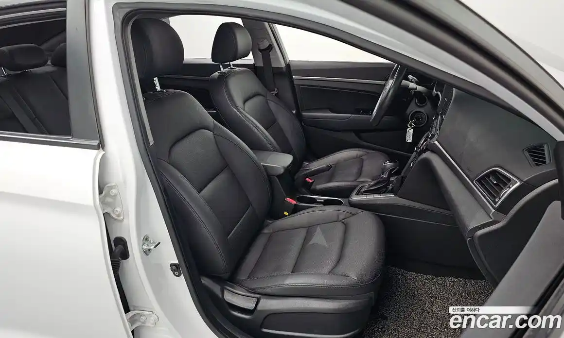 Hyundai Avante 2018 1.6 автомат (гидро), фото 17