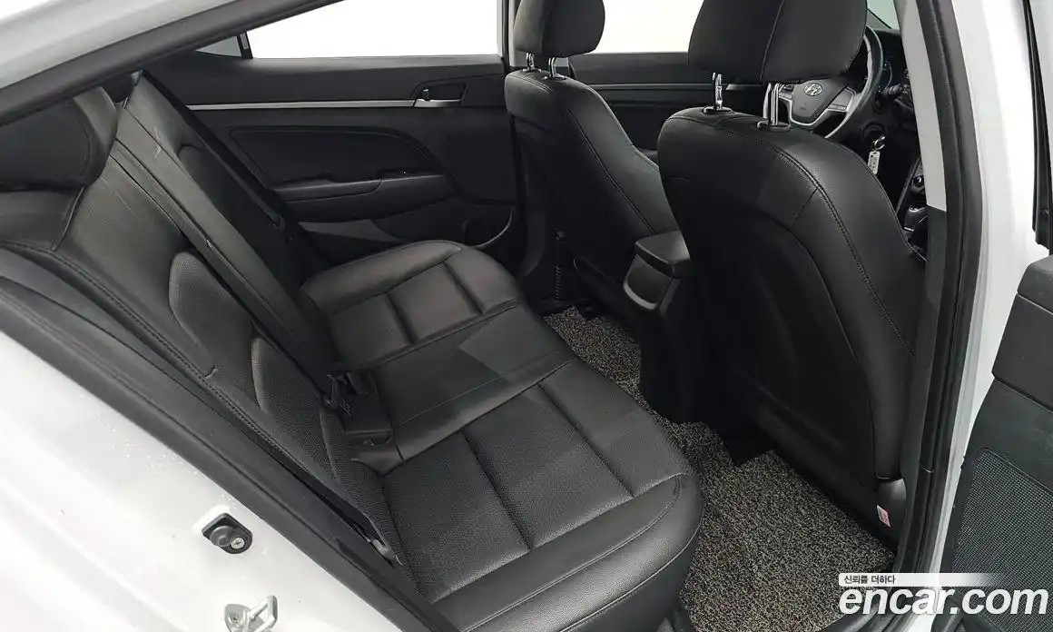 Hyundai Avante 2018 1.6 автомат (гидро), фото 18