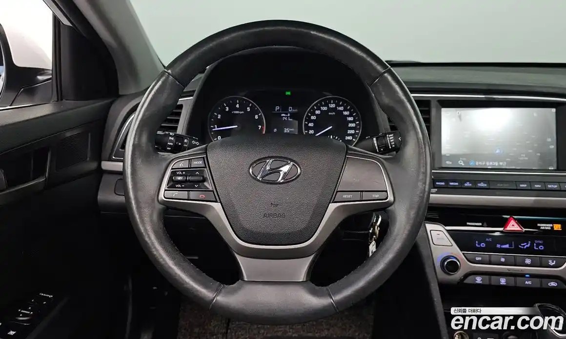 Hyundai Avante 2018 1.6 автомат (гидро), фото 19