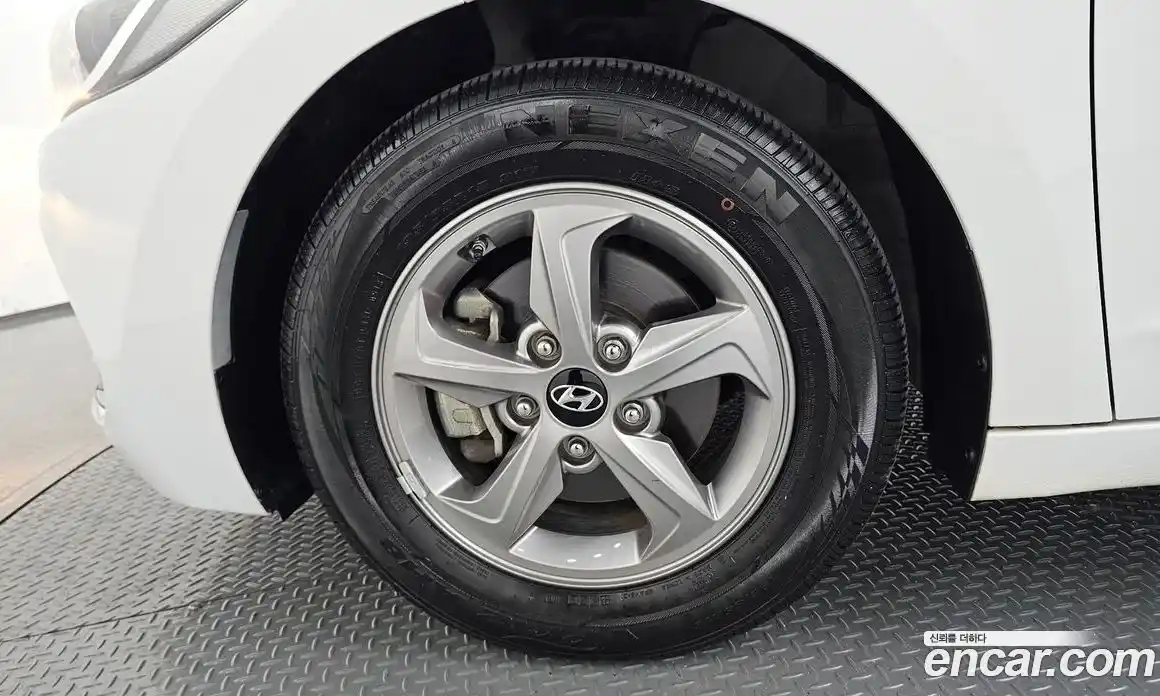 Hyundai Avante 2018 1.6 автомат (гидро), фото 5