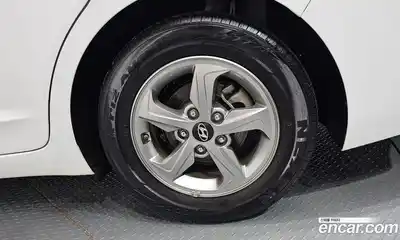 Hyundai Avante 2018 1.6 автомат (гидро), миниатюра 7