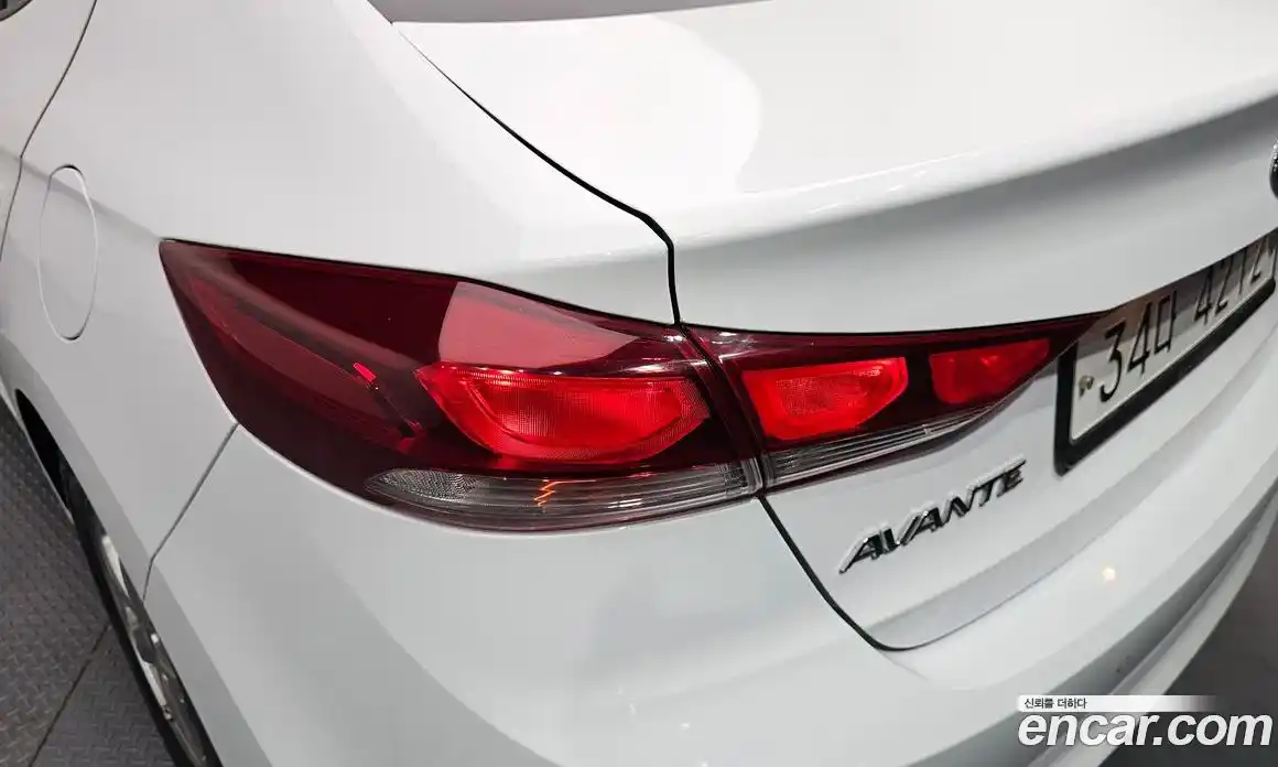 Hyundai Avante 2018 1.6 автомат (гидро), фото 9