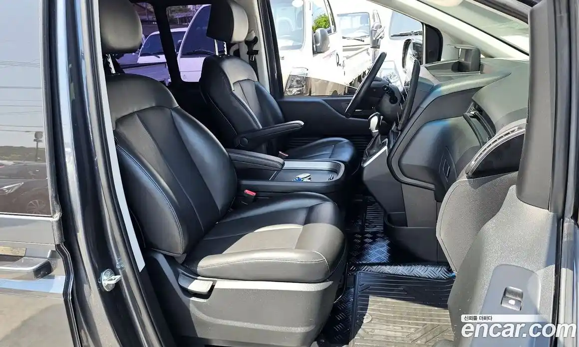 Hyundai Staria 2023 2.2 автомат (гидро), фото 11