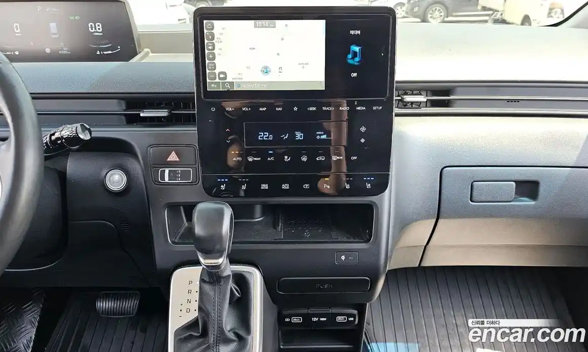 Hyundai Staria 2023 2.2 автомат (гидро), фото 14