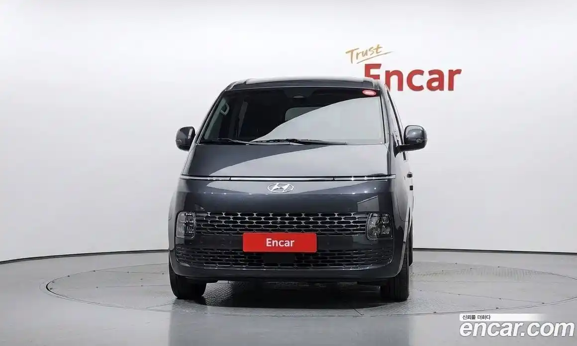 Hyundai Staria 2023 2.2 автомат (гидро), фото 3