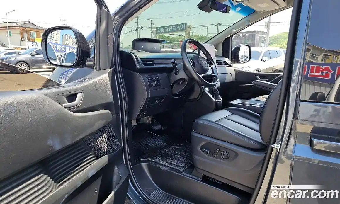 Hyundai Staria 2023 2.2 автомат (гидро), фото 10