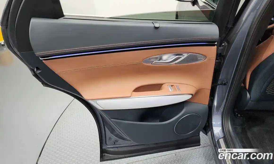 Genesis GV70 2025 2.5 автомат (гидро), фото 15