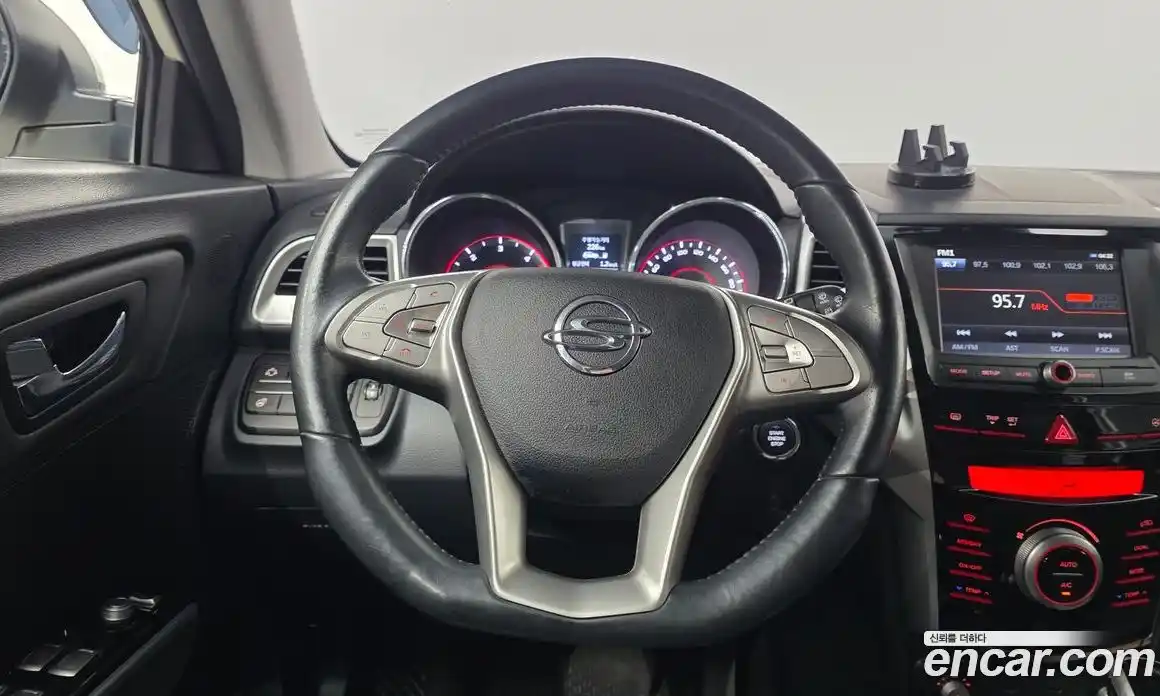 SsangYong TIBOLI 2015 1.6 автомат (гидро), фото 16