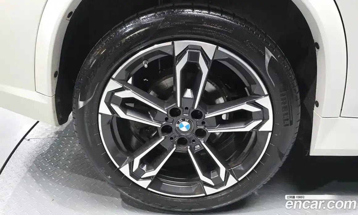 BMW X1 2023 2.0 автомат (гидро), фото 5