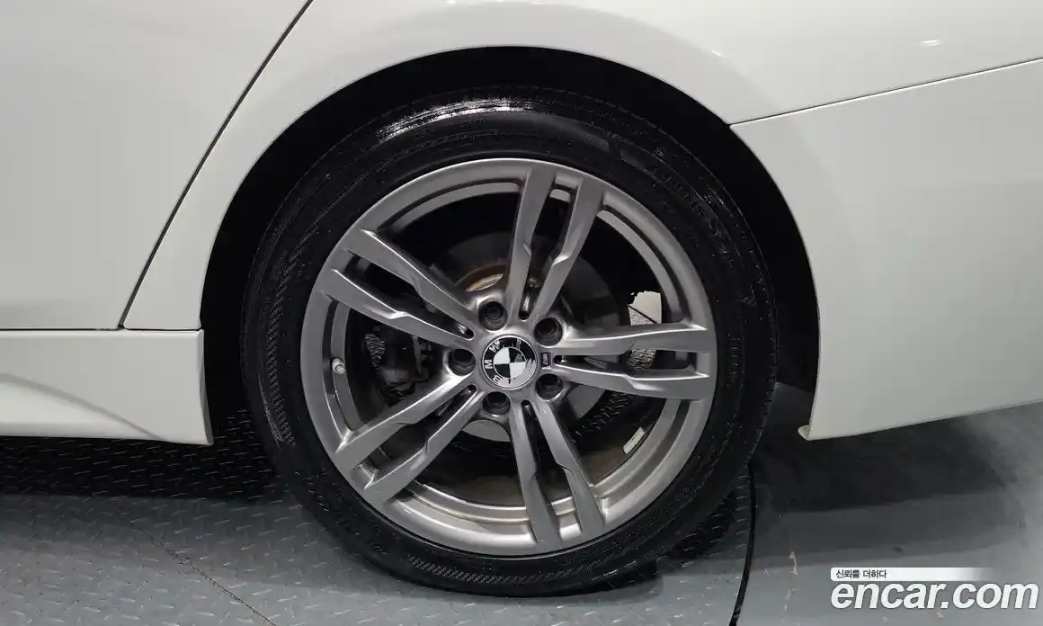 BMW 3 серия 2018 2.0 автомат (гидро), фото 6